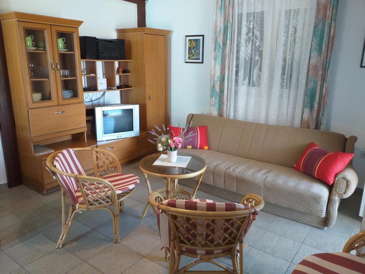 Beachfront House Nada - Happy Rentals Karlobag Luaran gambar